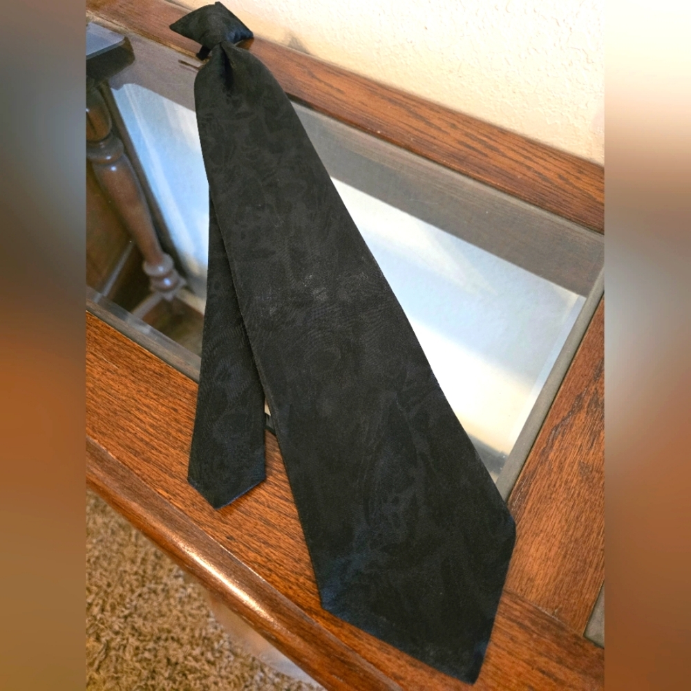 NEW clip on tie by Domani